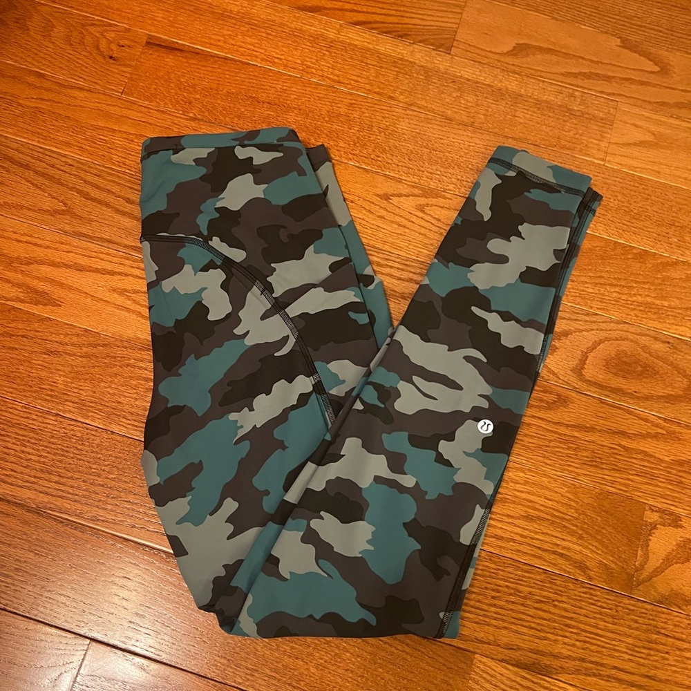 Lululemon Tight 28” 
Heritage 365 Camo Tidewater Teal Multi